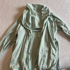 Pima Robe in Parisian Green

Like new!! Worn once